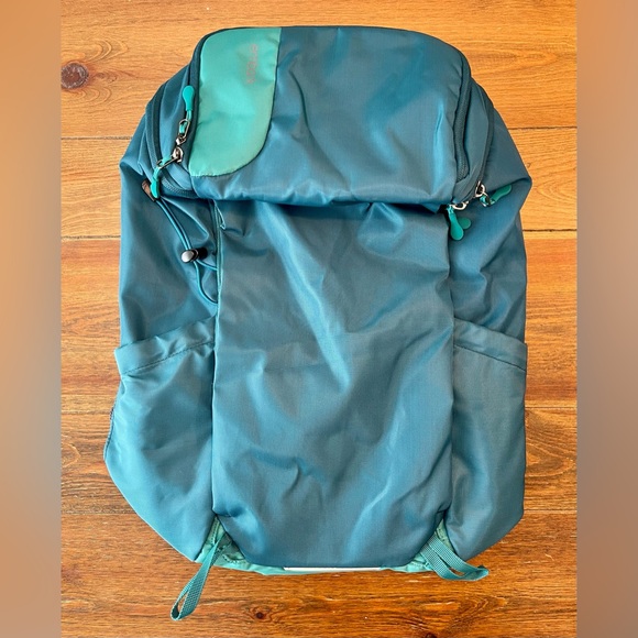 Embark | Day Pack Backpack | Teal | 25L | Sternum Strap & Padded - Picture 1 of 4